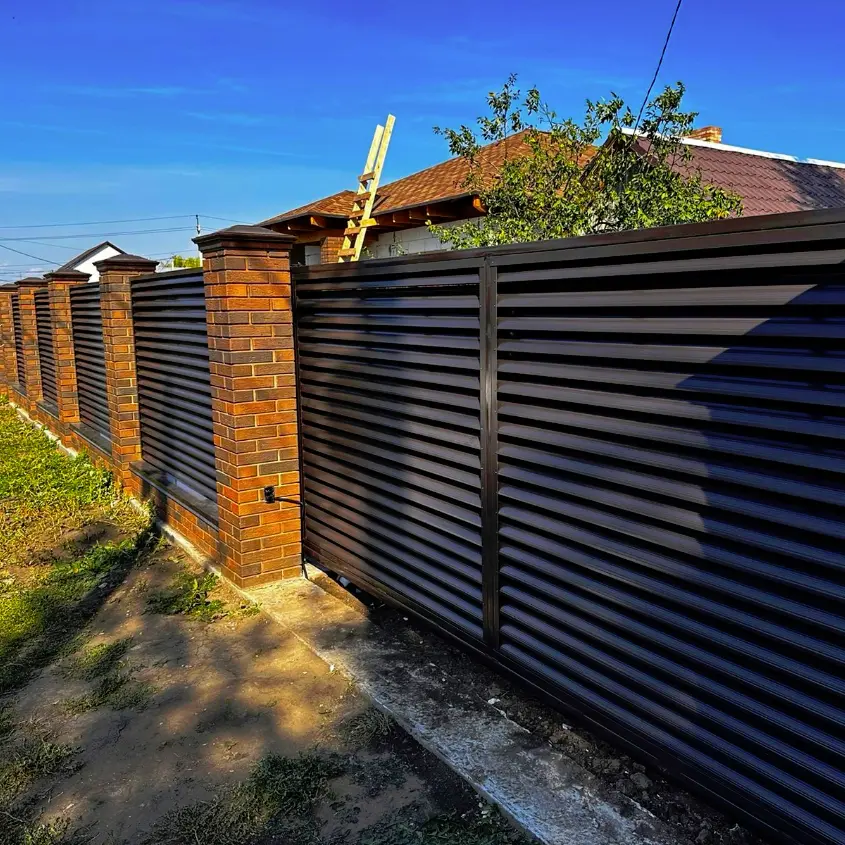 Фото 5 забор Еврожалюзи RAL8019 Темный Шоколад двусторонний